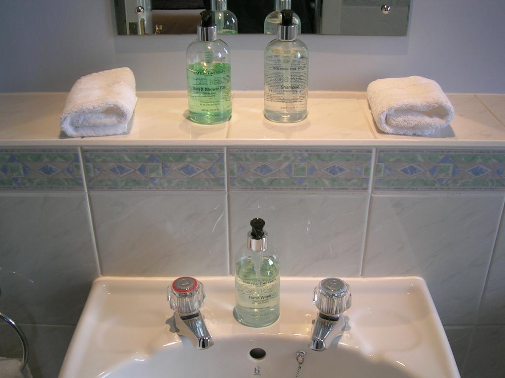 Achnacarry Guest House Perth Room photo